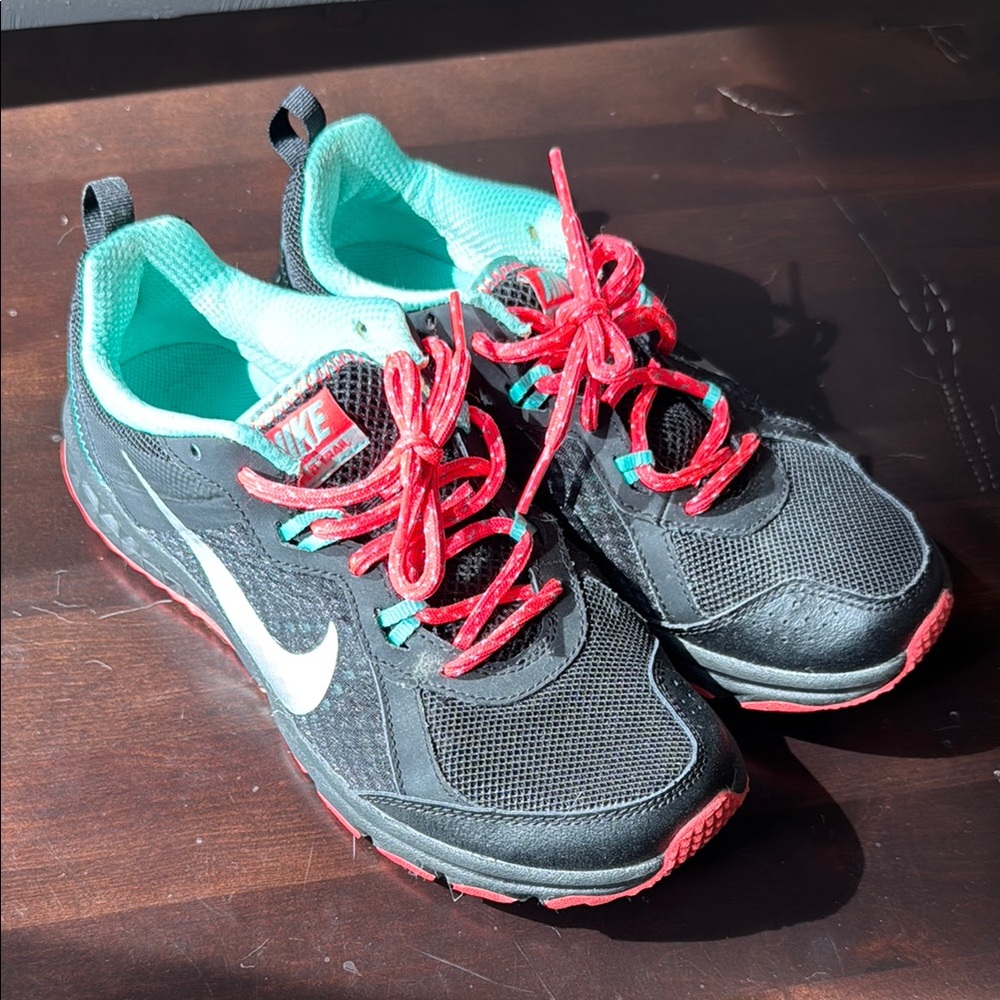 Nike Women's Black and Pink Running Shoes